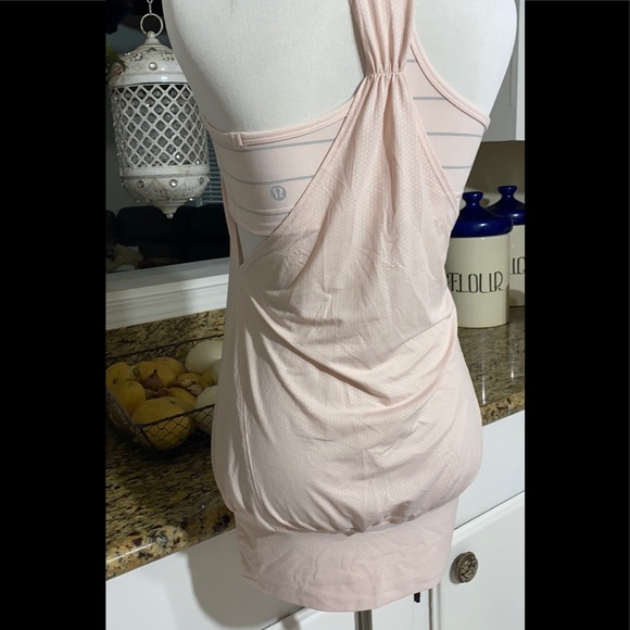Lululemon tank Size 4🌻 - Picture 7 of 9